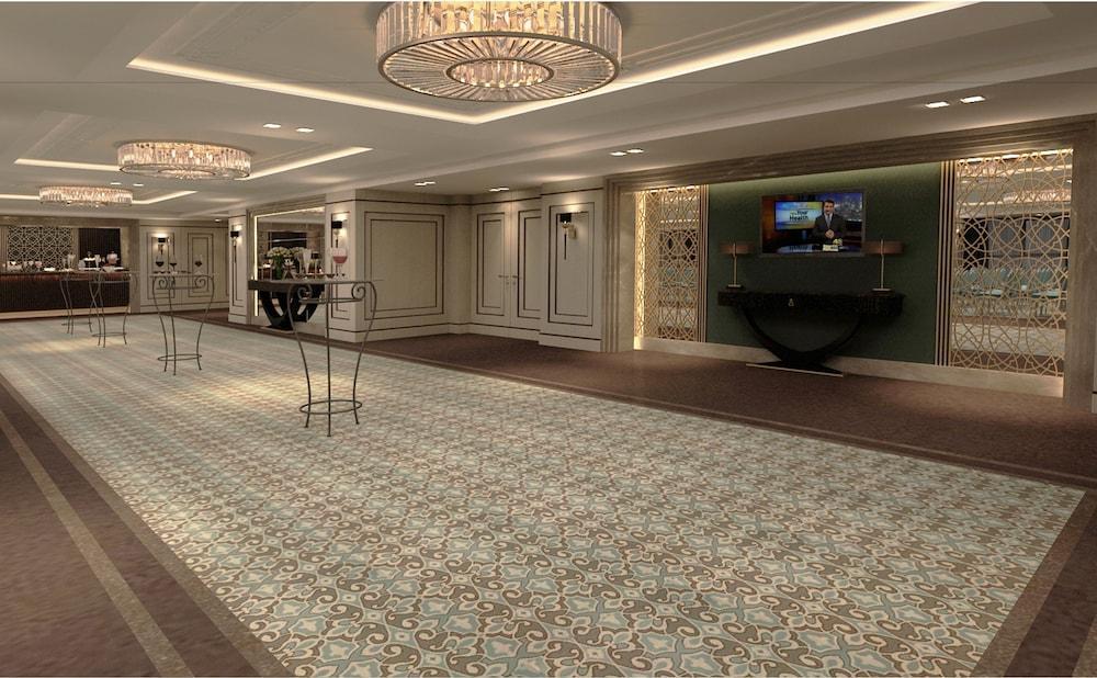 מלון Doubletree By Hilton אלאזיג מראה חיצוני תמונה